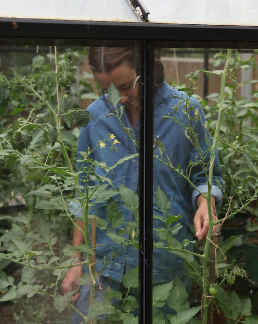 Lulu Roper-Caldbeck - Lulu Roper-Caldbeck is a London-based garden designer working on both residential and commercial gardens. She collaborates closely with clients, architects, interior designers, and property developers to create a wide range of outdoor spaces, from intimate courtyard gardens to expansive roof terraces.